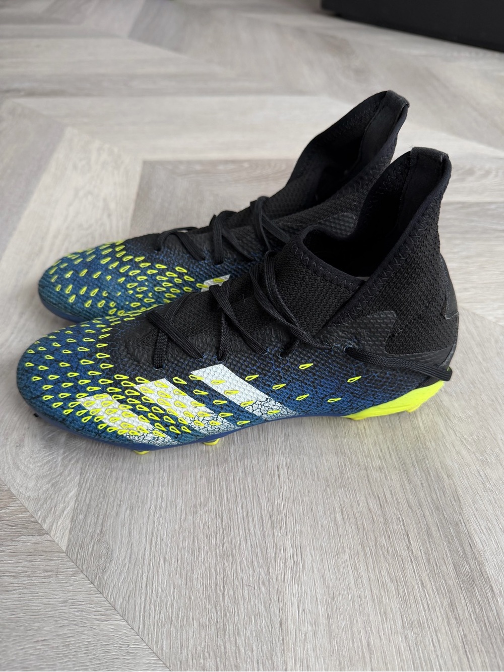 Adidas Predator Demonscale Soccer Cleats size 6 in great condition